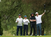 开云体育下载-高尔夫比赛中，加拿大选手夺得头名的简单介绍