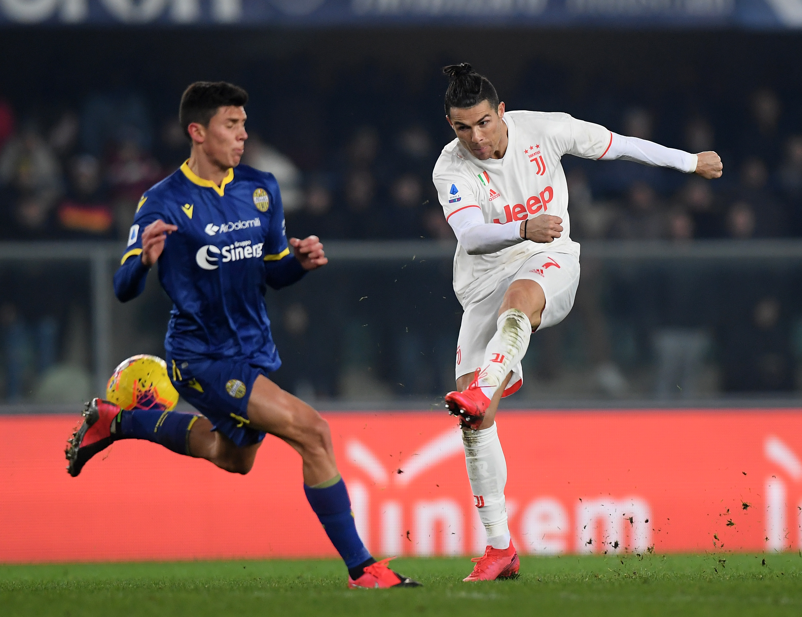 关于维罗纳客场逼平对手，暂居中游的信息