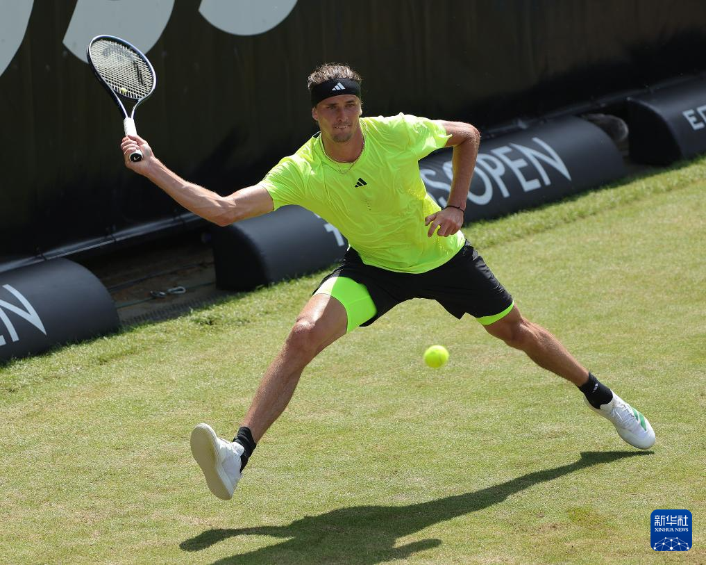 关于德国网球队逆转日本网球队，兹维列夫统治全场的信息