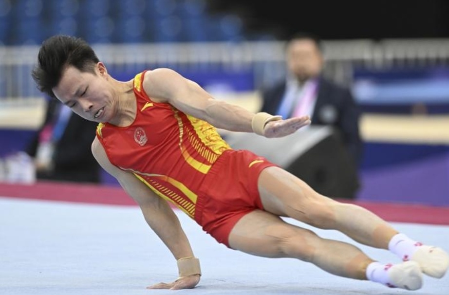 中国体操选手再添一金，力压对手登上领奖台的简单介绍