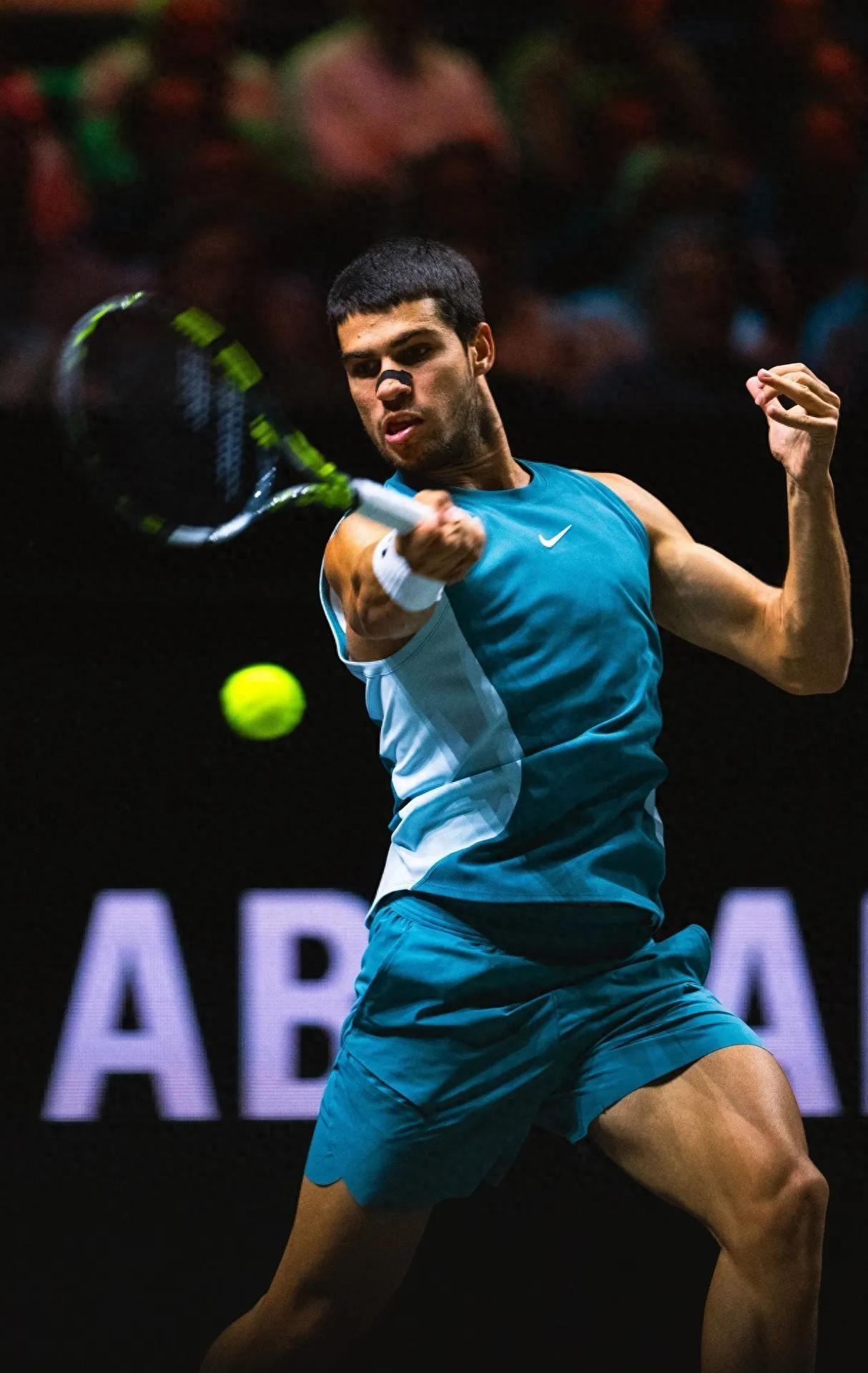 西班牙网球队完胜美国网球队，纳达尔送出助攻