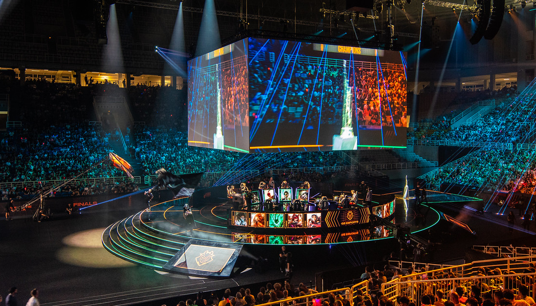 RNG完胜Astralis，Bwipo打破历史纪录的简单介绍