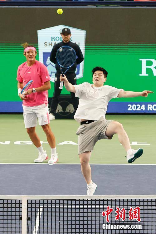 日本网球队力克西班牙网球队，费德勒一己之力扛起全队的简单介绍