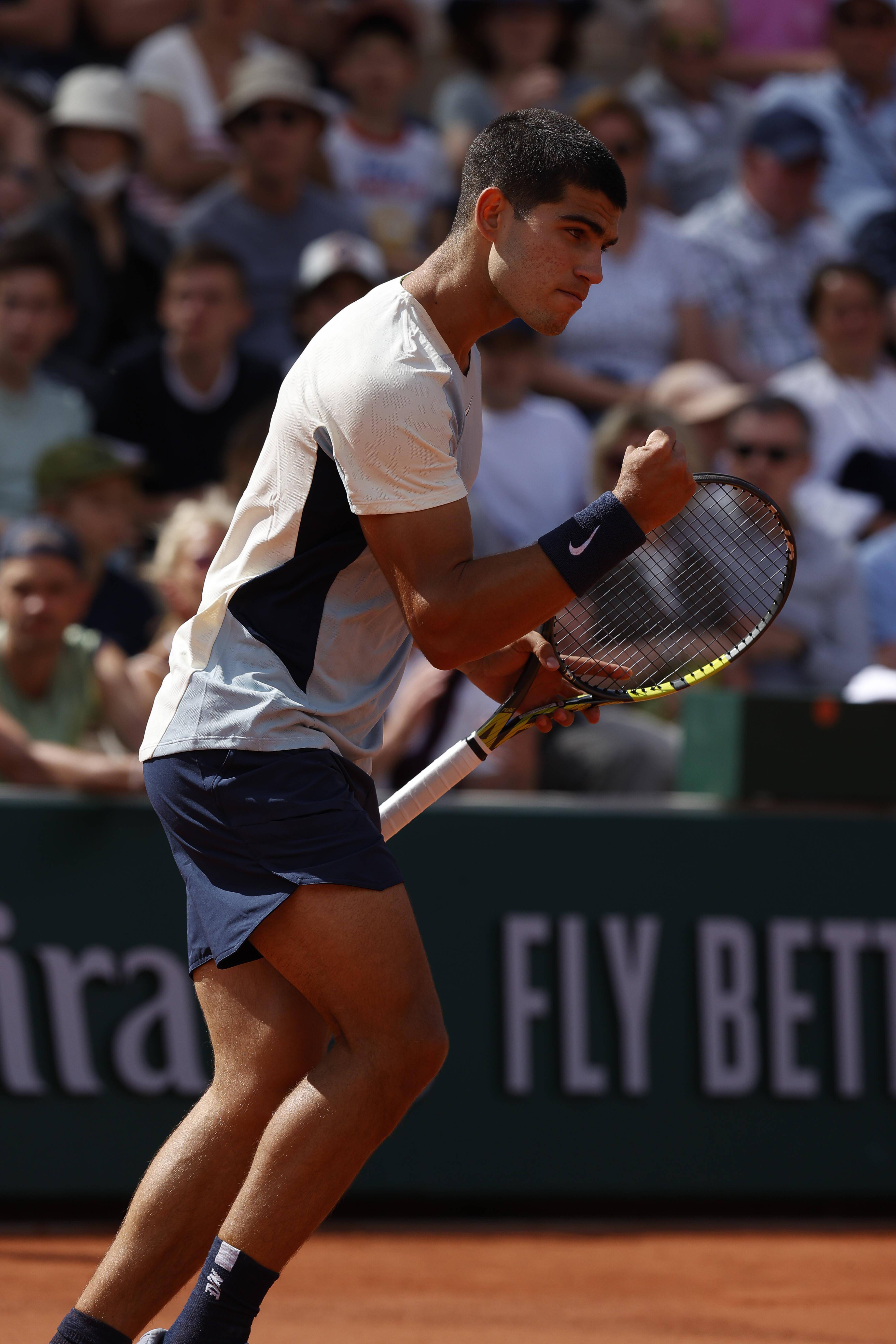 包含日本网球队爆冷世界网球队，阿尔卡拉斯高光表现的词条