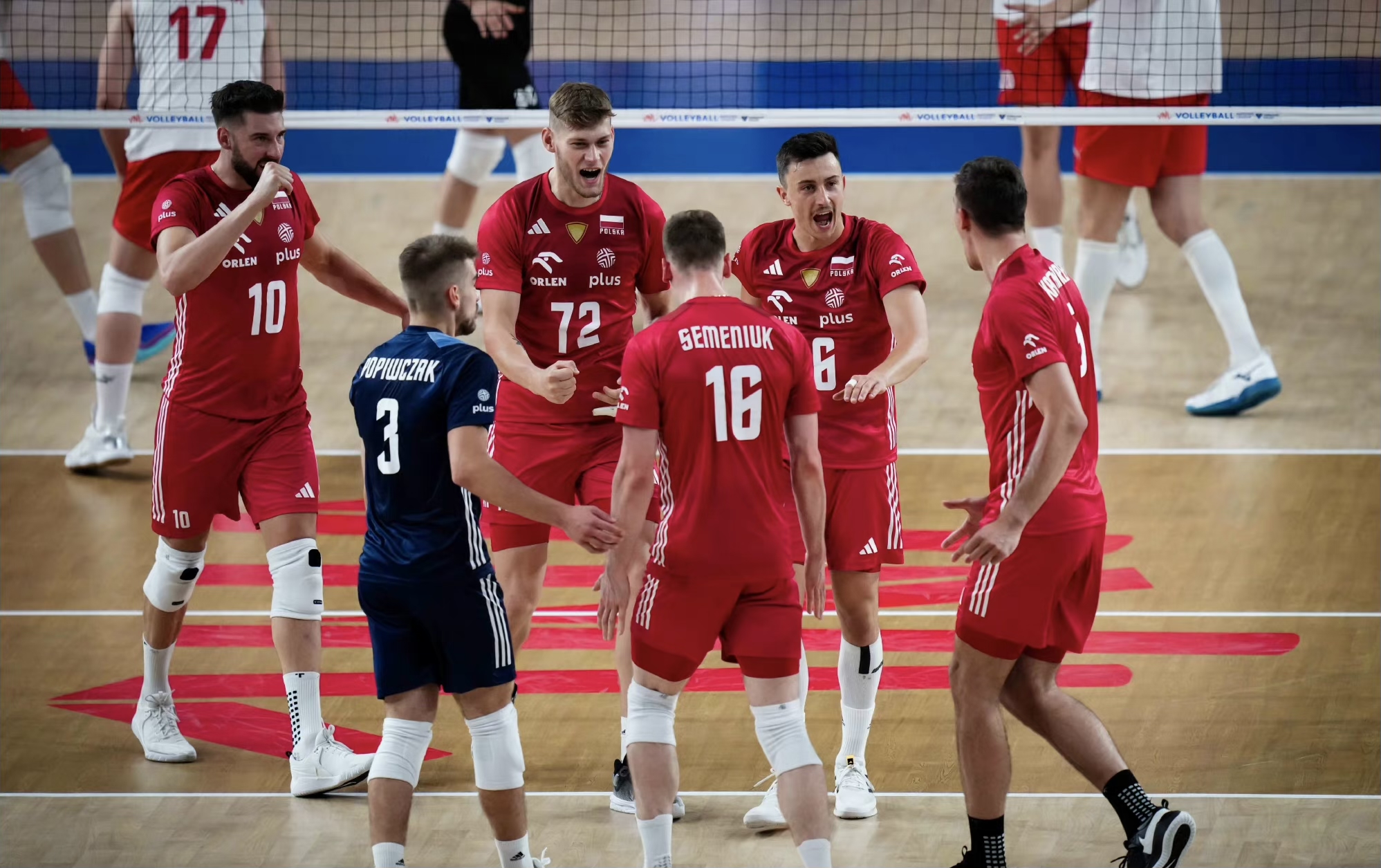 波兰队在对阵瑞士队的比赛中遭遇困难