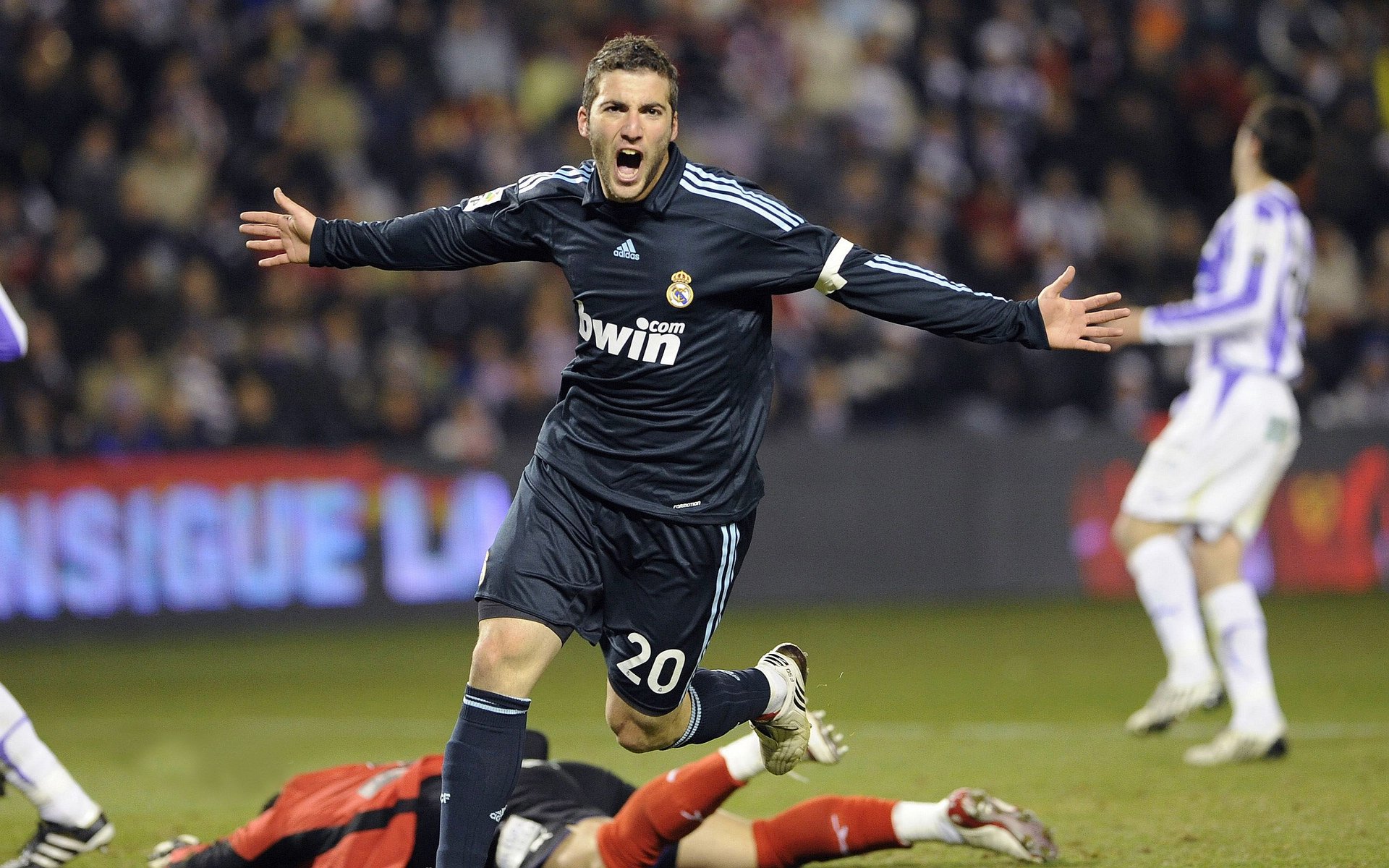 突尼斯斩落丹麦，梅西成为关键先生