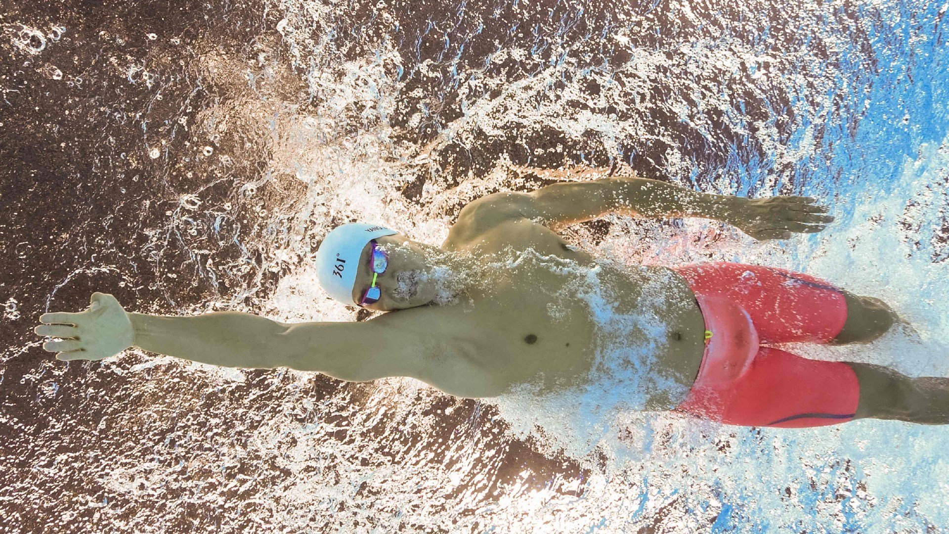南美旋风席卷圣保罗,乌拉圭非典型横扫那不勒斯,凯恩一剑封喉写就唯一传奇
